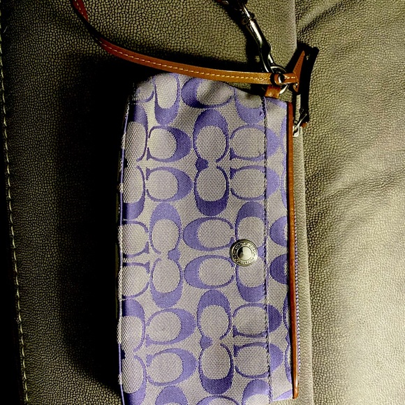 Authentic Coach Wristlet - Picture 1 of 3
